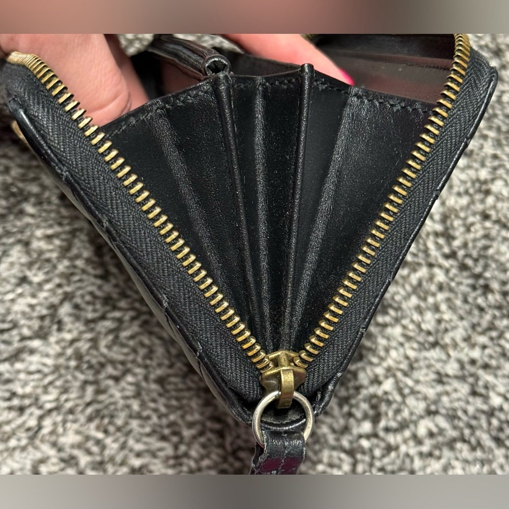 Gucci GG Marmont black zip around wallet - Picture 9 of 16